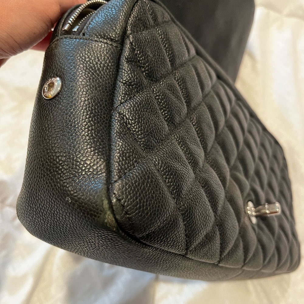 Authentic CHANEL flap bag. Black Caviar leather. Silver hardware. - Picture 4 of 15